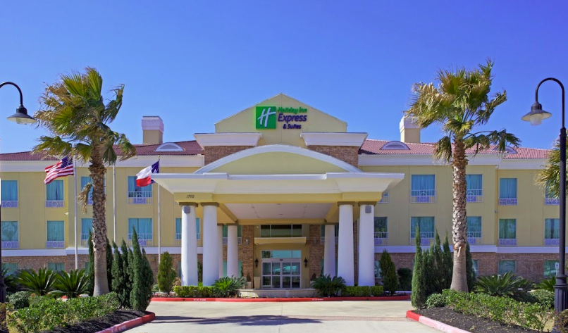Holiday Inn Express & Suites – Main Street