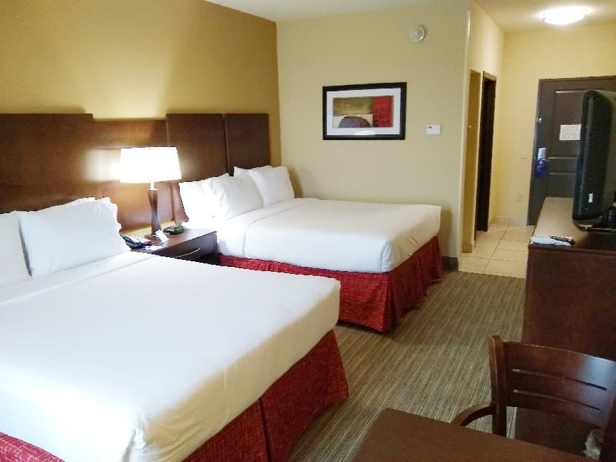 Holiday Inn Express & Suites – Hwy 288