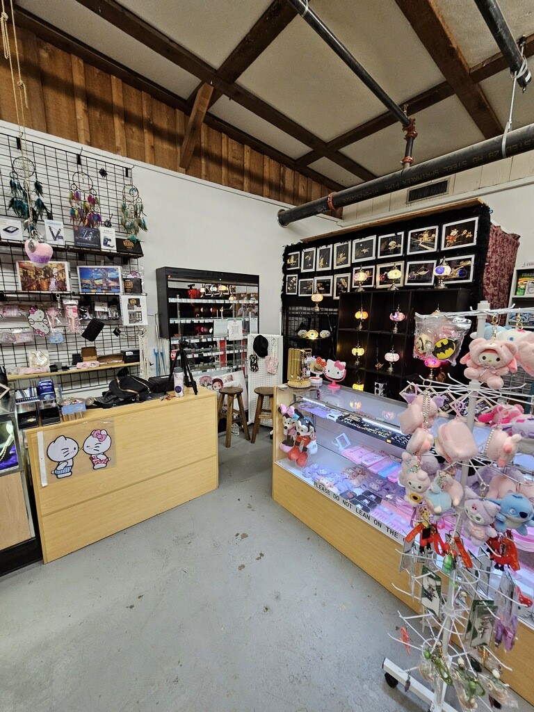 Cole’s Flea Market