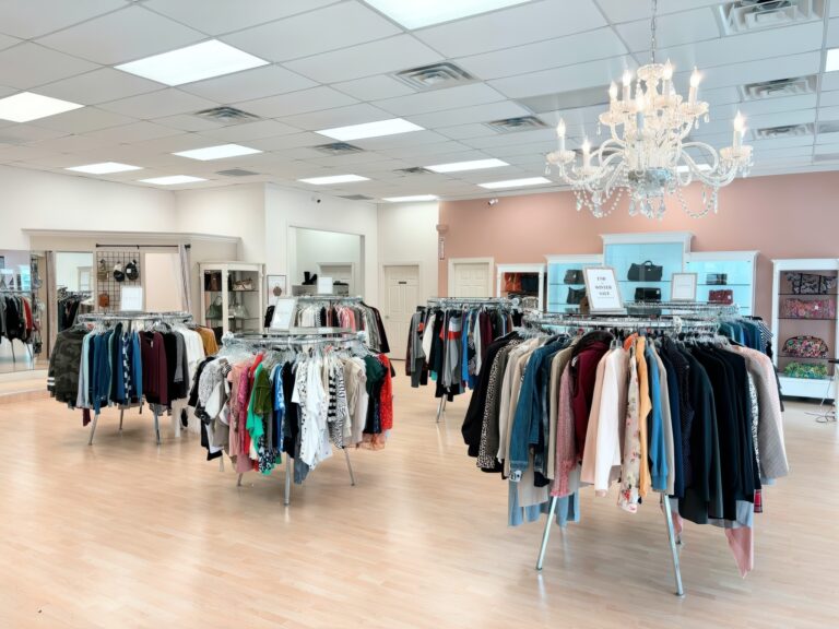 Secondhand shopping in Pearland at Brooke's Boutique.